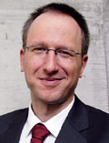 Seit 1. April sitzt bei Netcetera in Zürich ein neues Führungstrio am Ruder. Simon Hefti (Bild) amtet als Managing Director. Der 37-Jährige ist seit 1999 ... - 507_07_Hefti_Simon_Netcetera