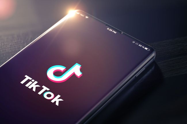 Tiktok ersetzt hunderte Content-Moderatoren mit KI